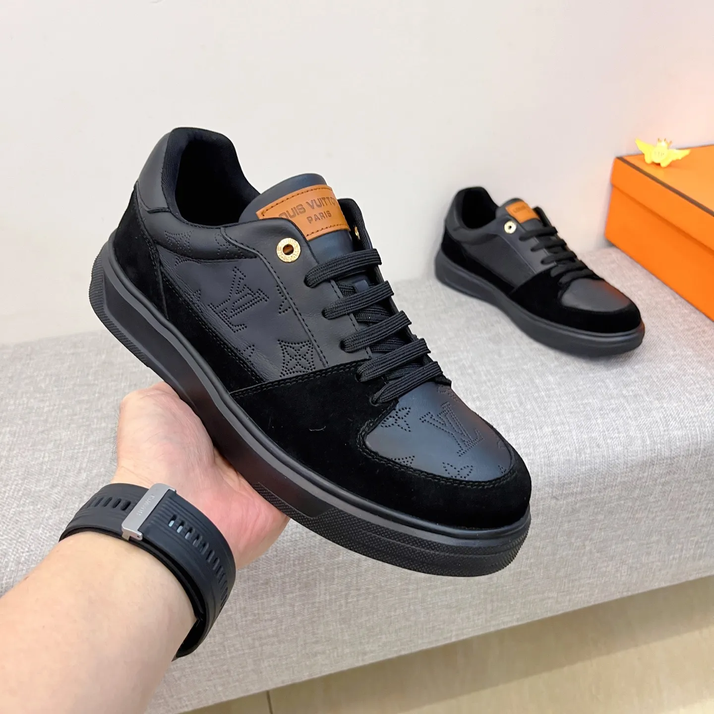 Men's shoes 💰 420💰【LV】🔥Louis Vuitton, high-end men's shoes brand official website 1:1 latest masterpiece: the upper is made of Italian imported first-layer cowhide with a comfortable and breathable lining➕original non-slip and wear-resistant outsole🔥, making walking more convenient and comfortable! An exclusive new model, a stunning work, a beautiful 1:1 replica [color] compared to the official quality! Create a fashionable personality to set off your uniqueness! A must-have for trendy men! Classic 🔥Size: 38-44 Color: 🔥 2⃣️colors available🔥.